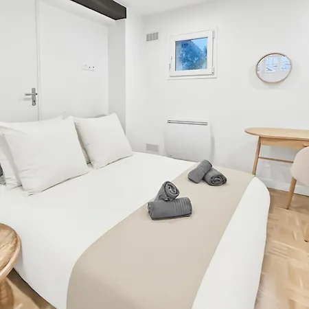 T2 Elegant Avec Terrasse, Et Renove Apartment